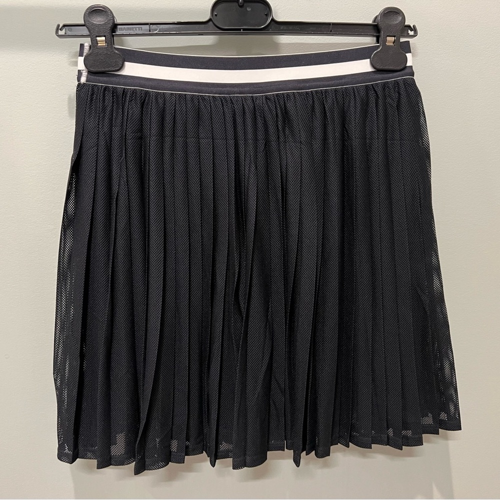 NWT Wilson Limitless TENNIS SKIRT ~ Sz M ~ Black ~ pleated Mesh Attached Shortie
